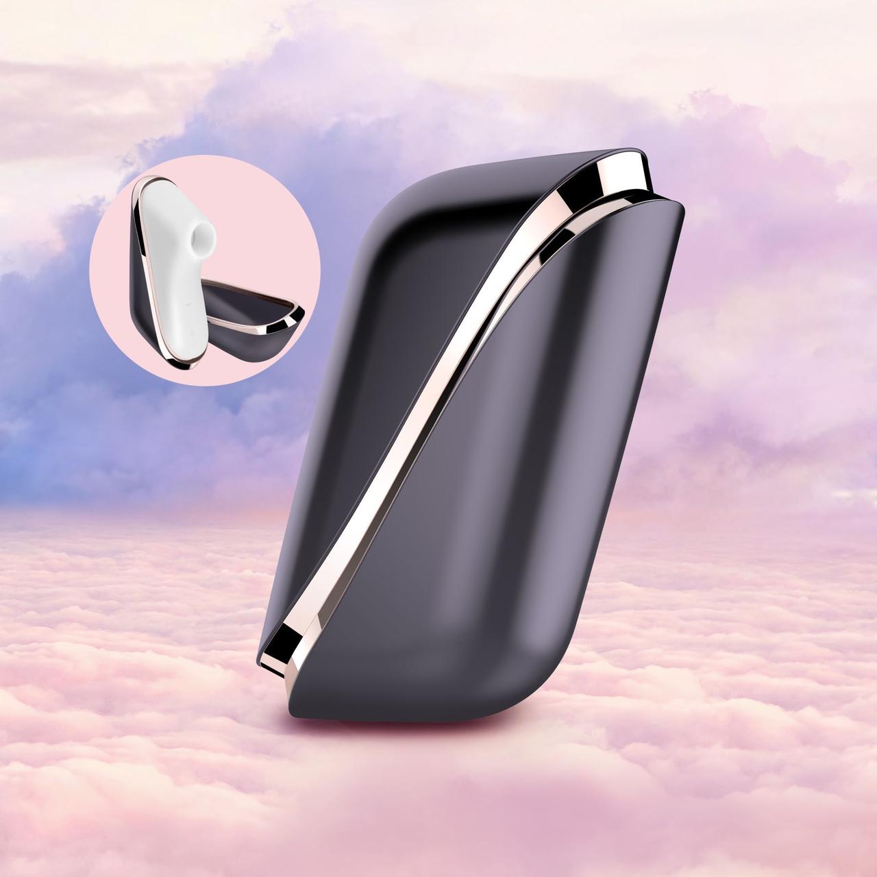 Вакуумний кліторальний стимулятор Satisfyer Traveler, корпус-чохол на магнітах в DIDO