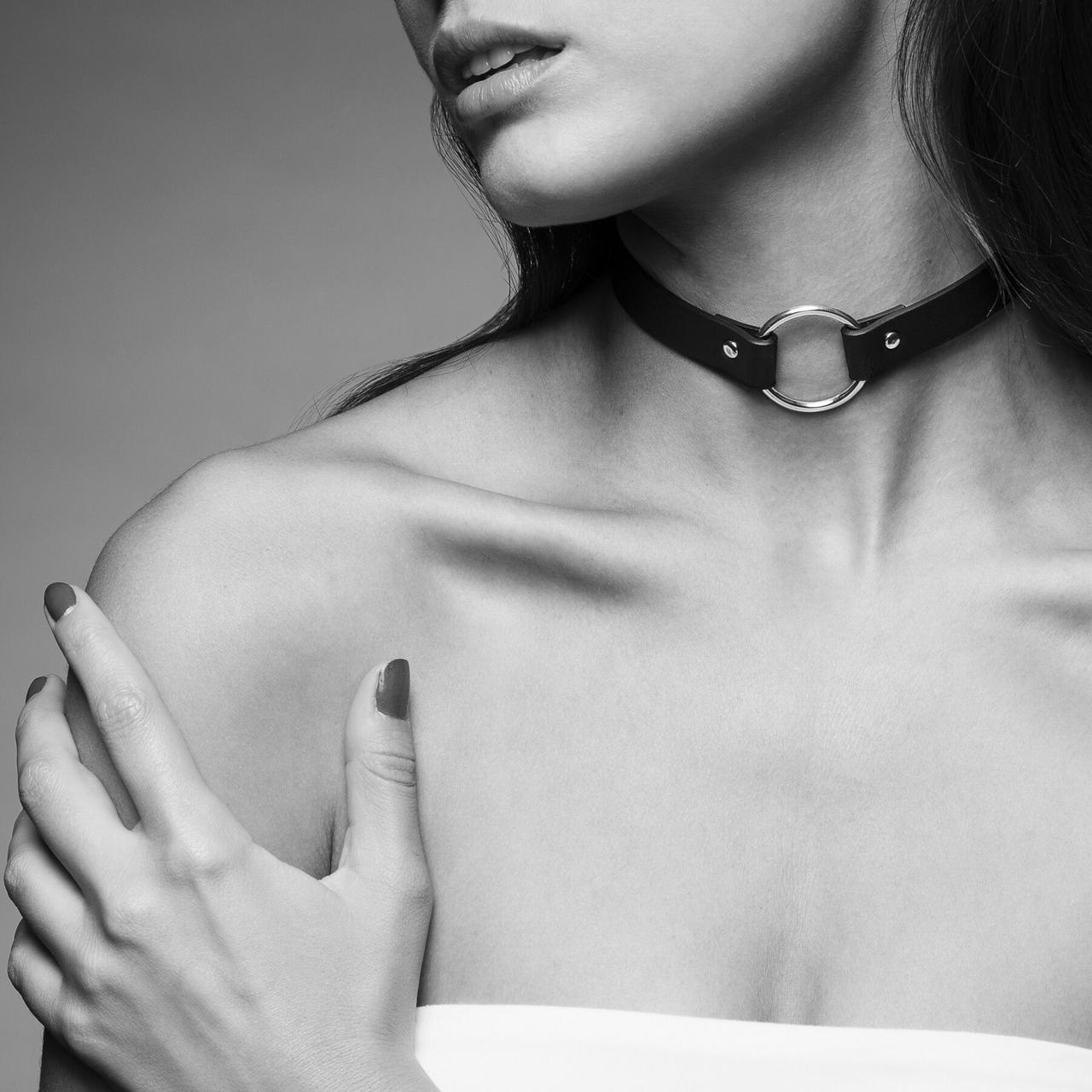 Чокер из экокожи Bijoux Indiscrets Maze – Single Choker Black  в DIDO